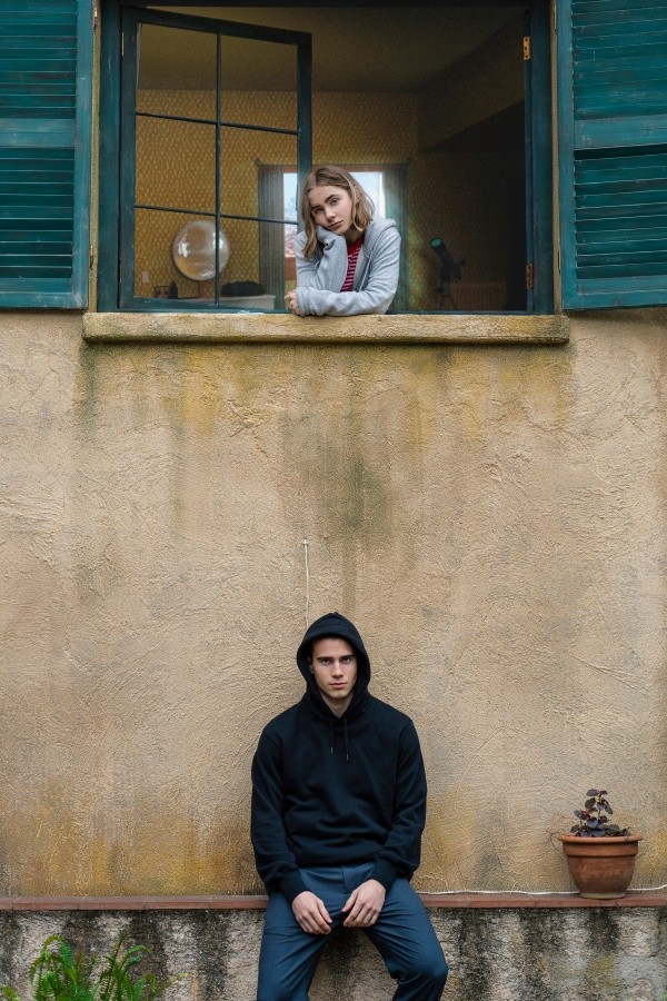 Clara Galle y Julio Peña. Foto: (Netflix)