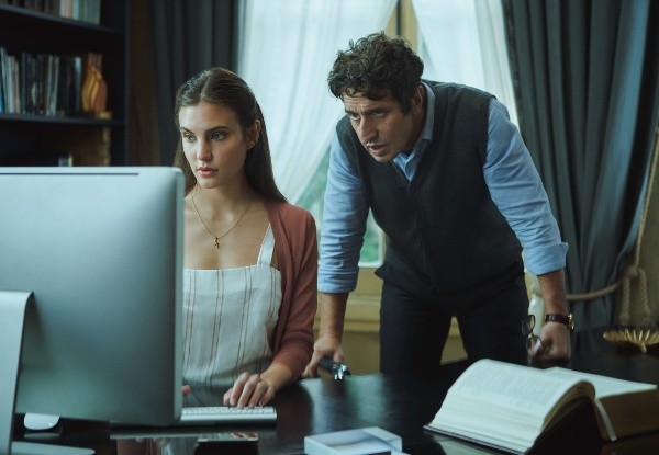 Macarena Achaga y Diego Peretti. Foto: (Netflix)