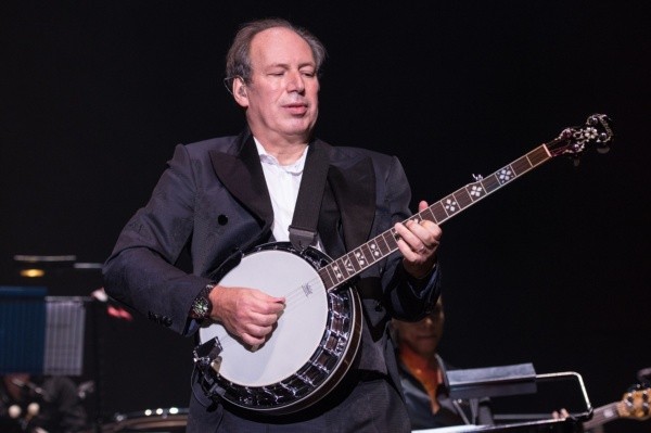 Tocando en vivo. Foto: Getty.