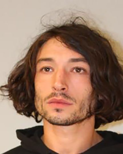 Ezra Miller en el Departamento de Policía de Hawaii (Getty)