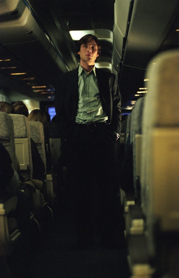 Cillian Murphy protagoniza Vuelo Nocturno (IMDb).