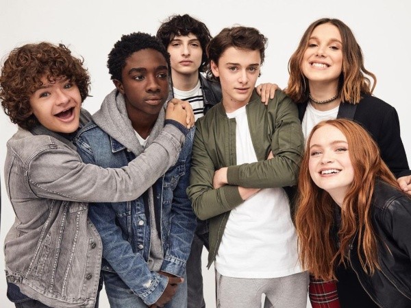 Algunos de los miembros de Stranger Things. Foto: (@strangerthingstv)