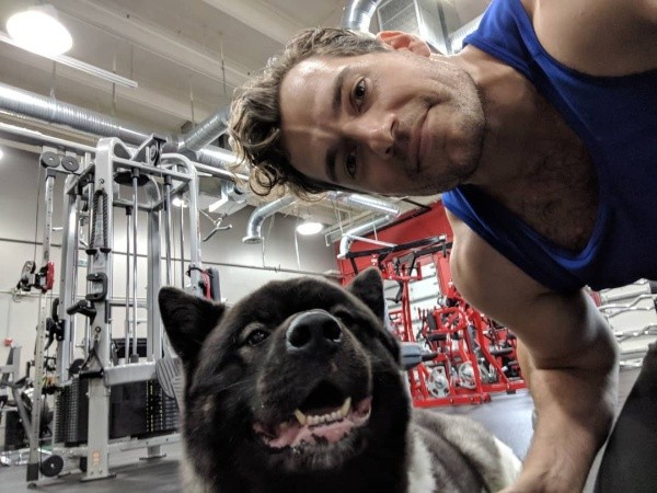 Henry Cavill entrenando con su perro, Kal. Foto: (@henrycavill)