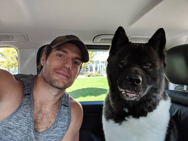 Henry Cavill y su perro, Kal. Foto: (@henrycavill)