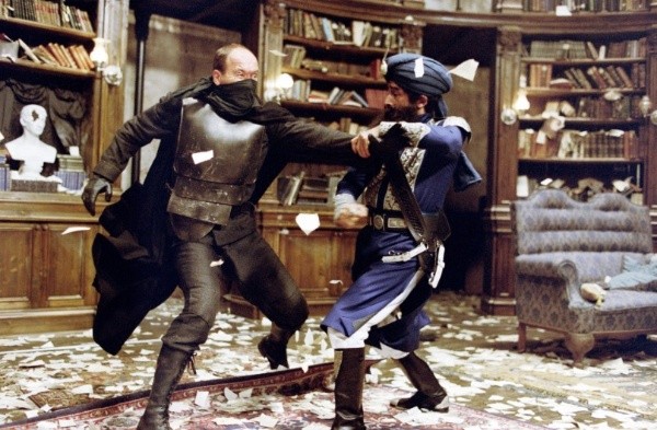 El Capitán Nemo vs. un villano. Foto: IMDb.