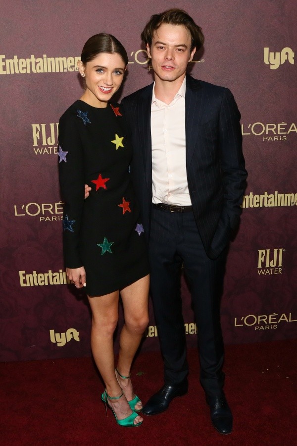 Natalia Dyer y Charlie Heaton, la pareja que comenzó en Stranger Things (Getty).