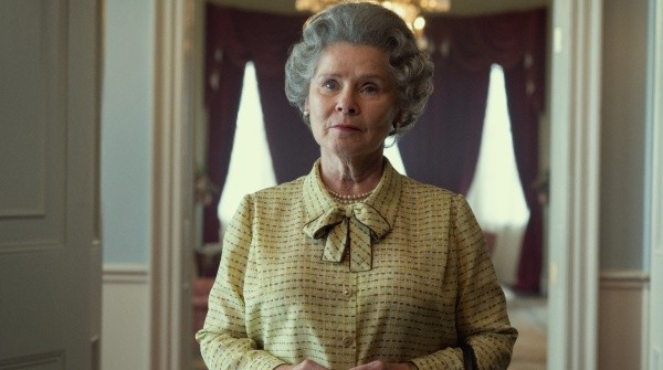 Imelda Staunton será Isabel II en The Crown. Foto: (Netflix)