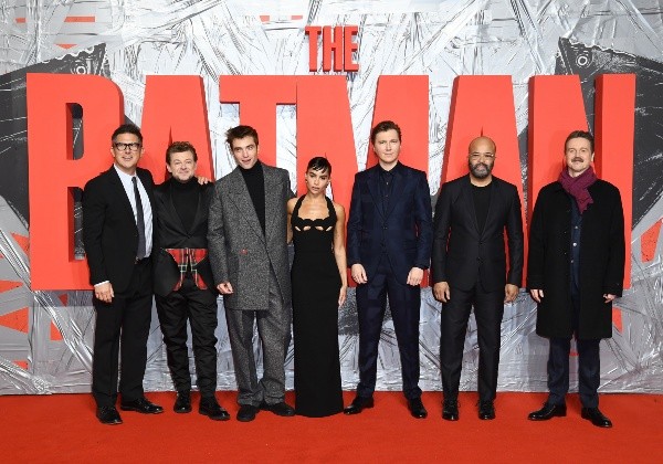 Matt Reeves junto al reparto de The Batman (Getty).