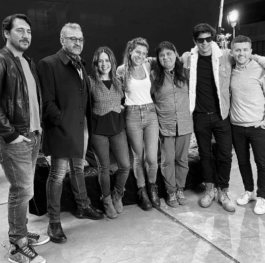 El elenco y la producción: Alberto Ammann, César Bordón, Itziar Ituño, Silvina Dell Occhio Bisbal, Roberta Sanchez, Mauricio Paniagua y Ezequiel Negro (Foto: @cesar_bordon)