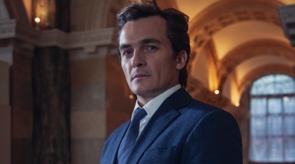 Rupert Friend en Anatomía de un Escándalo. Foto: (Netflix)