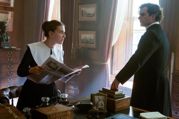 Henry Cavill y Millie Bobby Brown en Enola Holmes. Foto: (Netflix)