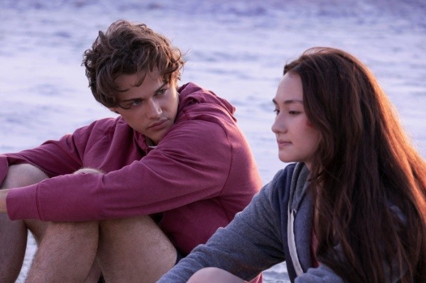 Los protagonistas de El verano en que me enamoré. Foto: (Prime Video)