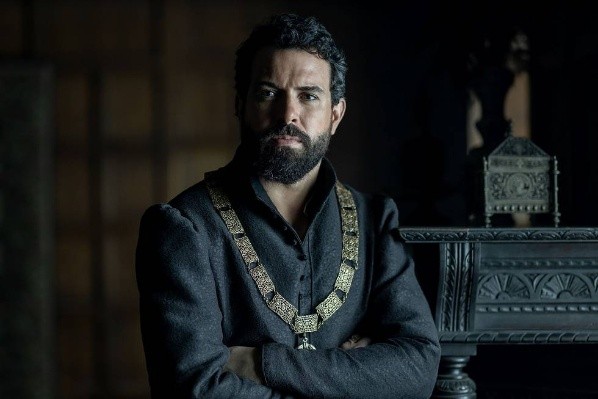 Tom Cullen interpreta a Thomas Seymour, esposo de Catherine Parr y amante de Elizabeth (Foto: StarzPlay)