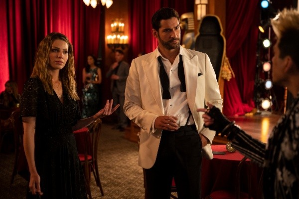 Tom Ellis y Lauren German. Foto: (Netflix)