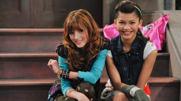 Zendaya y Bella Thorne en Shake it Up. Foto: (IMDB)