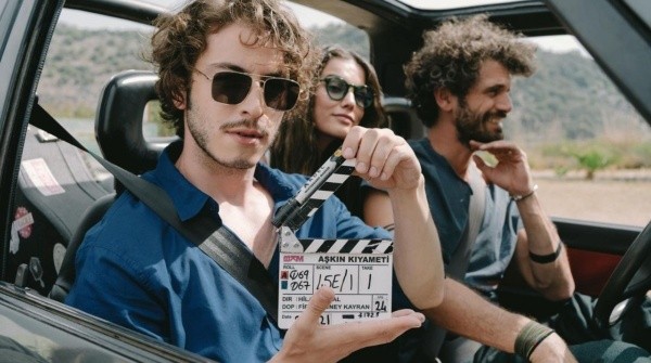 Boran Kuzum en el rodaje de Condena de Amor. Foto: (@borankuzum)