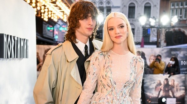 Anya Taylor Joy y su novio, Malcolm. Foto: (Getty)