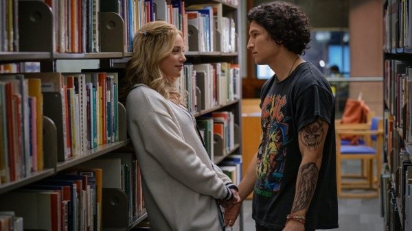 Lili Reinhart en Look Both Ways (Netflix).