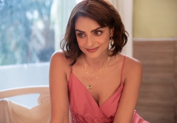 Aislinn Derbez y Renata Nogni protagonizan una comedia en streaming (Netflix).