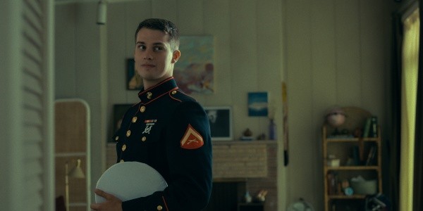 Nicholas Galitzine en Corazones Malheridos. Foto: (Netflix)