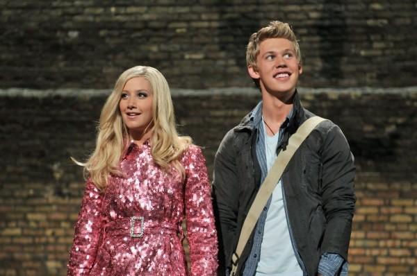 Austin Butler y Ashley Tisdale en La fabulosa aventura de Sharpay (IMDb).