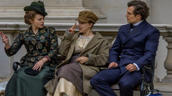 Helena Bonham, Millie Bobby Brown y Henry Cavill en los rodajes. Foto: (IMDB)