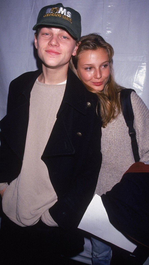 Leonardo DiCaprio junto a Bridget Hall (Getty).