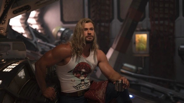 Chris Hemsworth protagoniza Thor: Love and Thunder (Marvel).