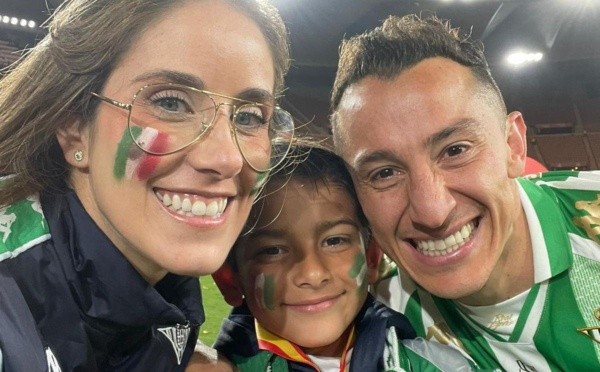 Sandra de la Vega y Andrés Guardado