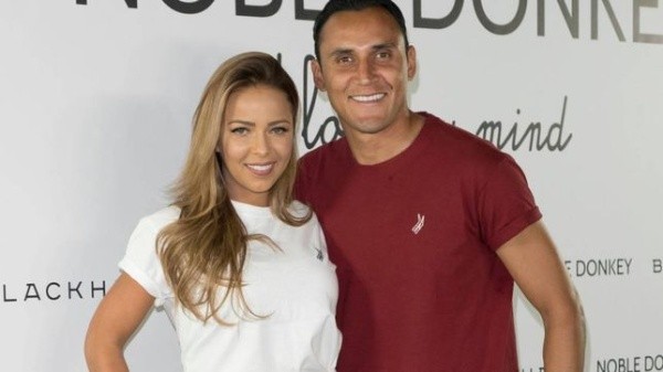 Andrea Salas y Keylor Navas (Getty Images)