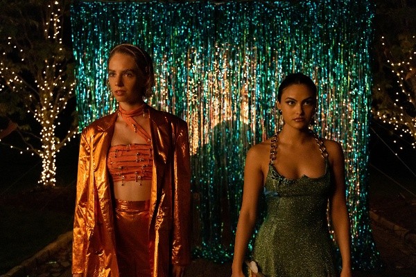 Camila Mendes y Maya Hawke. Foto: (Netflix)