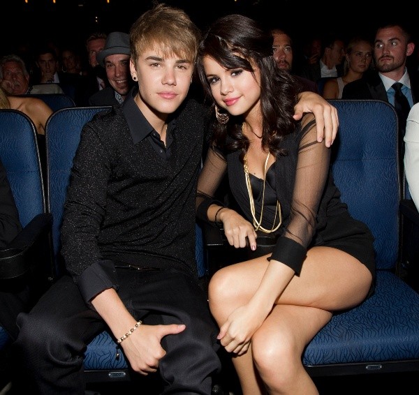 Justin Bieber y Selena Gomez en 2011 (Getty).
