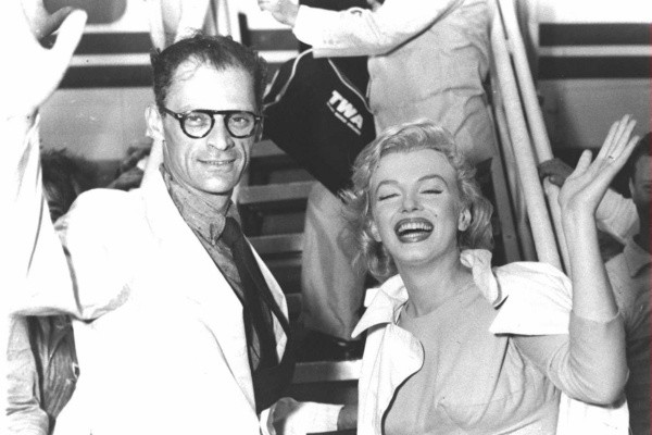 Arthur Miller y Marilyn Monroe en 1956 (Getty).