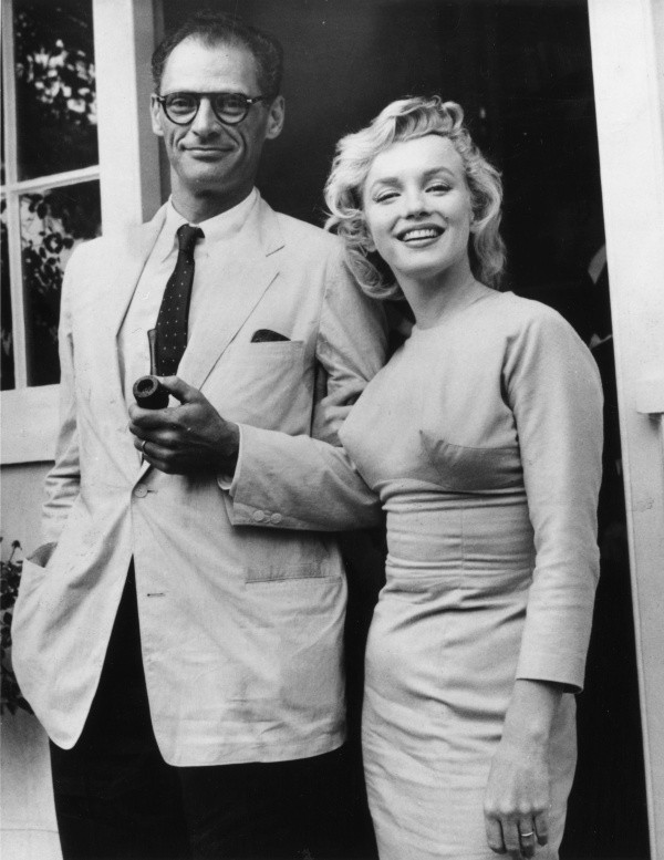 Arthur Miller y Marilyn Monroe en 1956 (Getty).
