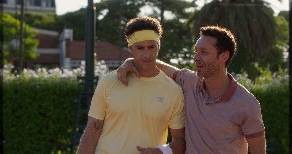 Benjamín Vicuña y Lucas Akoskin. Foto: (Amazon Prime Video)