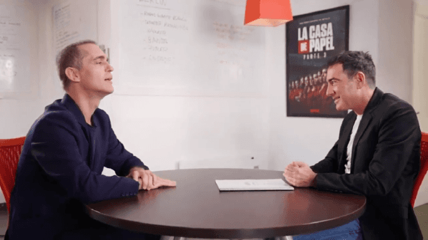 Pedro Alonso y Álex Pina en TUDUM (Netflix).