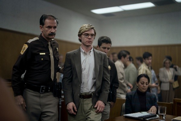 dahmer netflix evan peters