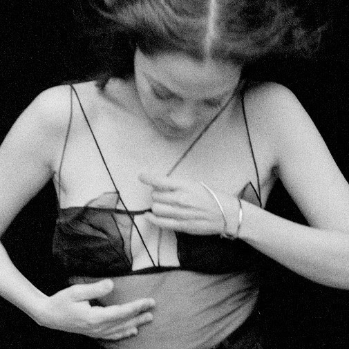 Natalia Lafourcade presenta De todas las flores (Sony Music).