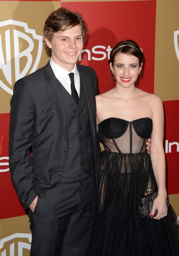 Evan Peters y Emma Roberts en 2013 (Getty).
