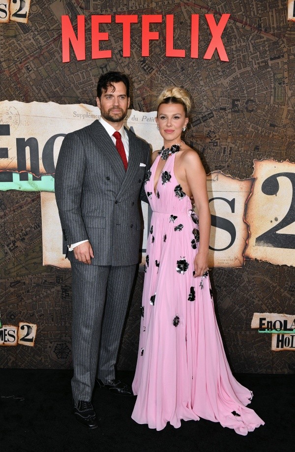 Millie Bobby Brown y Henry Cavill. Foto: (Getty)