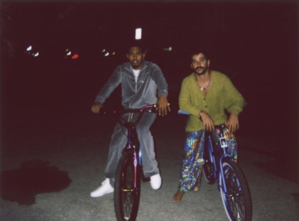 Camilo presenta su nuevo video musical junto a Myke Towers (Sony Music).