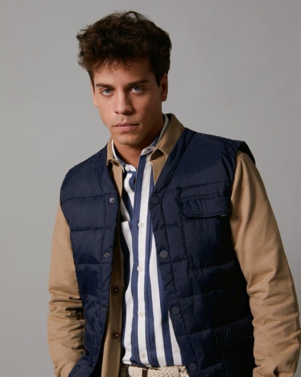 Álex Pastrana es Raúl (Netflix).