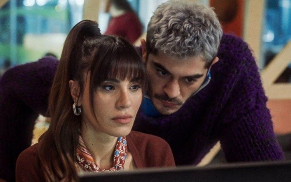 Los protagonistas de Quédate. Foto: (IMDB)