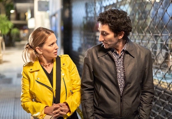 Juan Minujín y Luisana Lopilato protagonizan Matrimillas (Netflix).