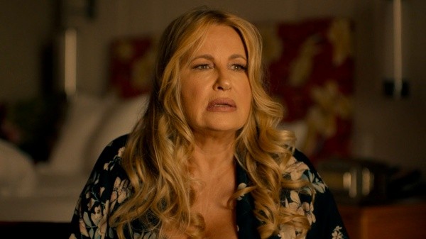 Jennifer Coolidge protagoniza The White Lotus (IMDb).