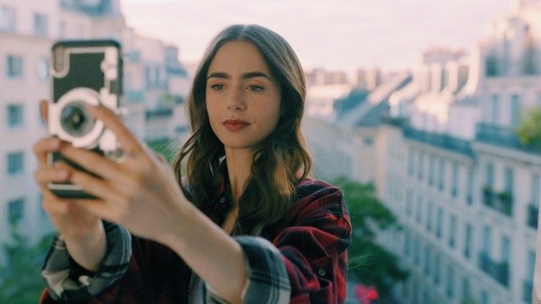 Lily Collins protagoniza la temporada 3 de Emily in Paris (Netflix).