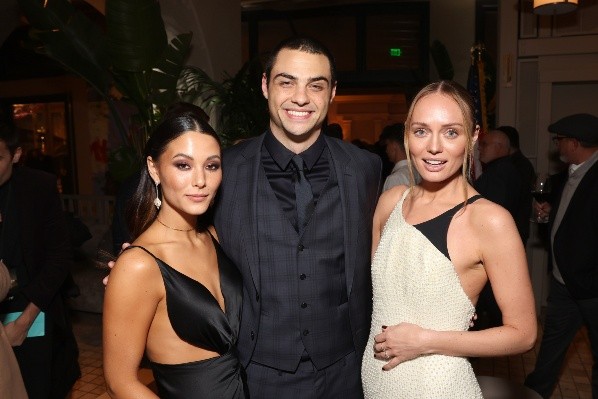 Noah Centineo y Laura Haddock en la presentación de El Novato (Getty).