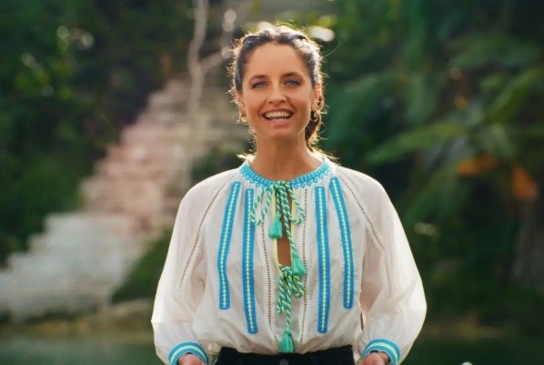 Matilde Gioli presenta el primer reality italiano de la plataforma de streaming (Netflix).