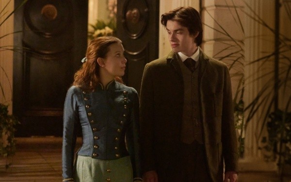 Millie Bobby Brown y Louis Partridge en Enola Holmes 2. Foto: (Netflix)