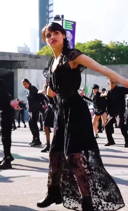 Recrean el baile de Merlina